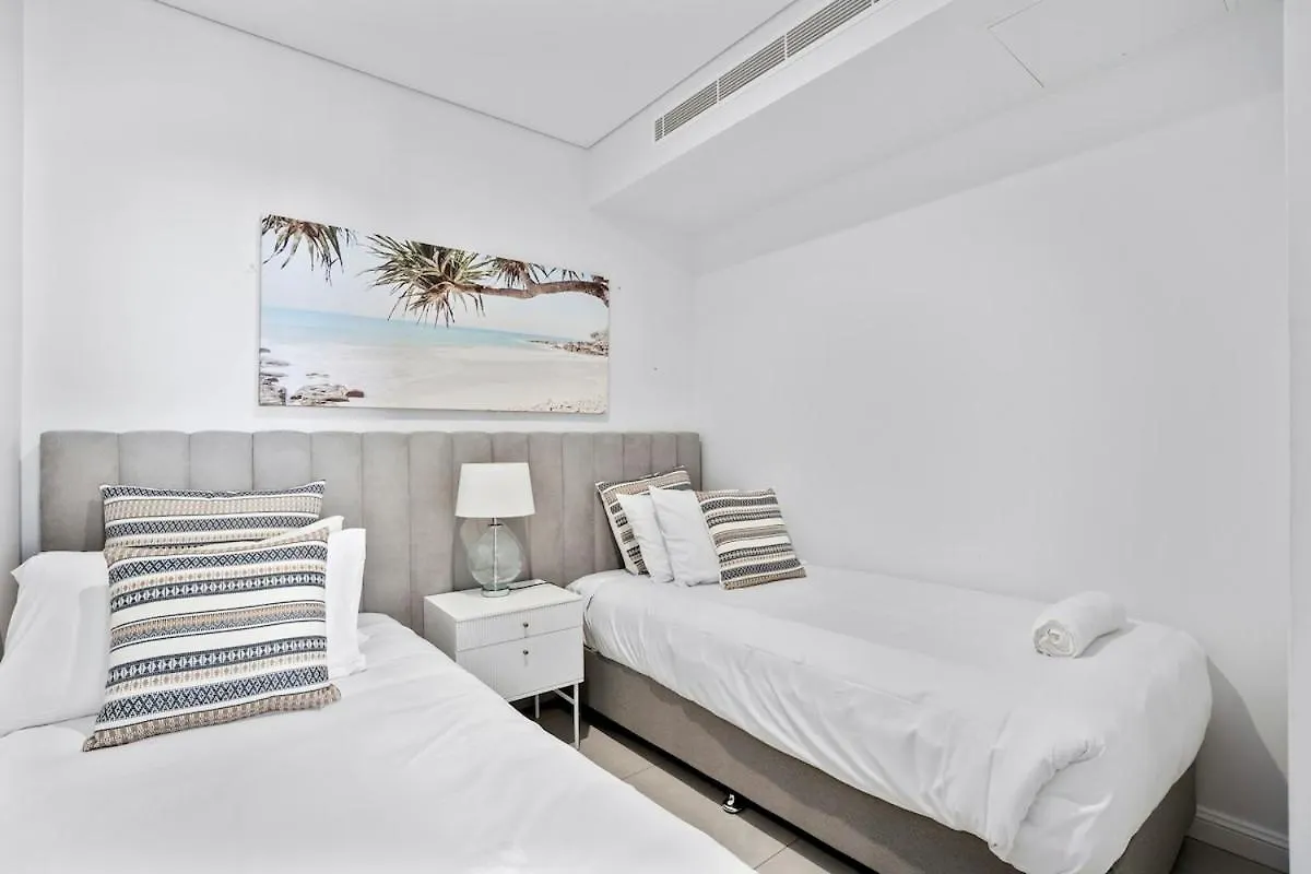 Meriton 3 Bedroom Ocean City Views Parking Gold Coast