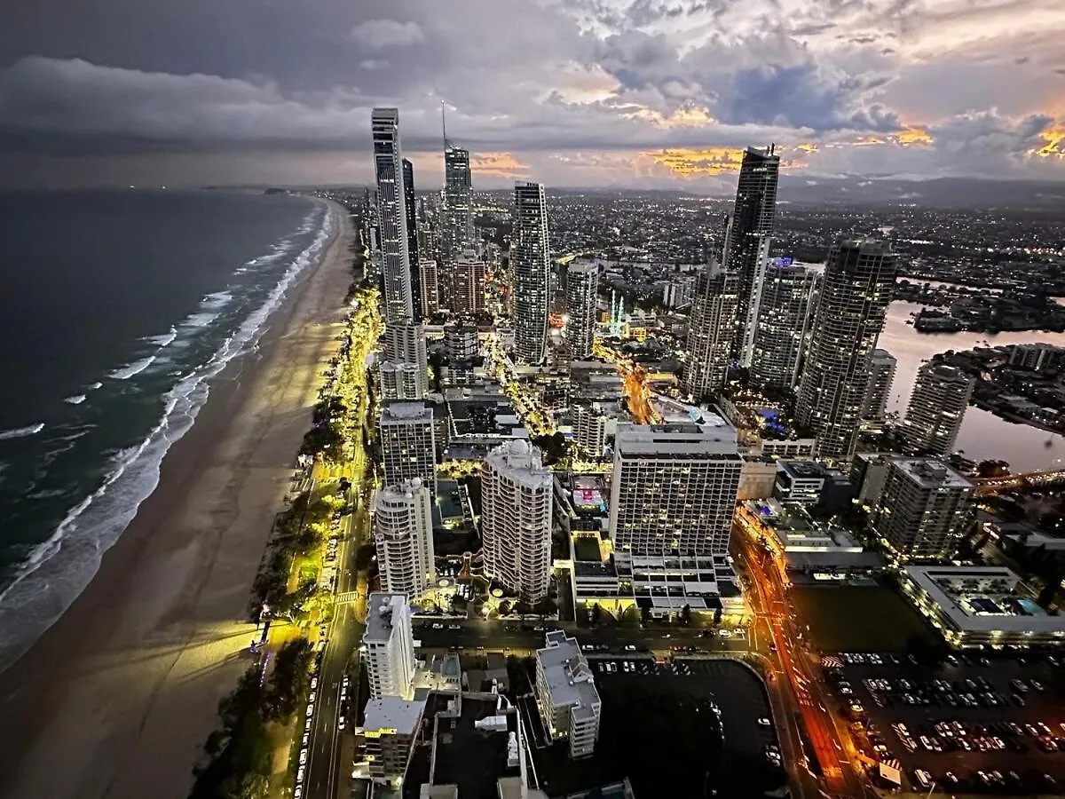 Apartment Meriton 3 Bedroom Ocean City Views Parking Gold Coast