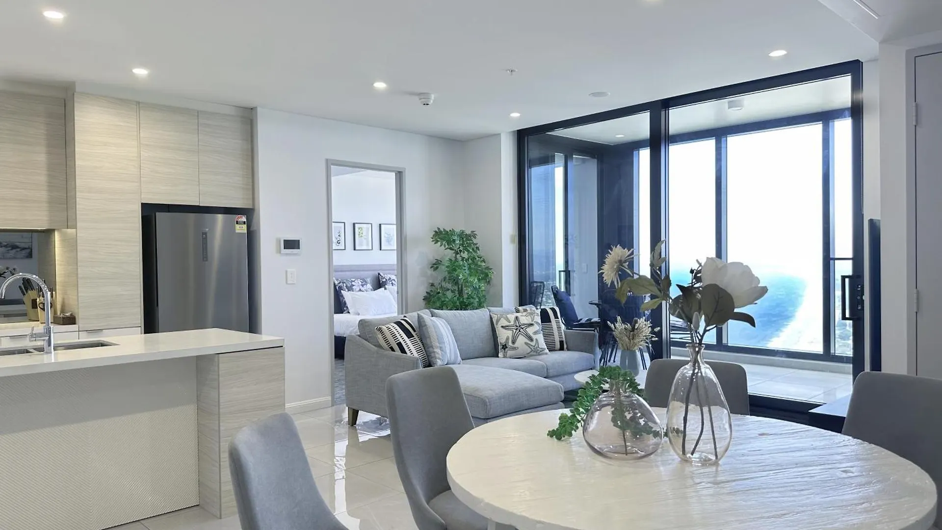 Meriton 3 Bedroom Ocean City Views Parking Gold Coast