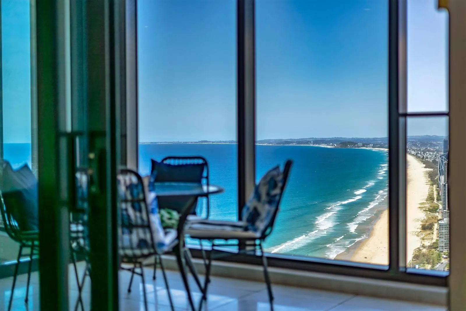 Apartment Meriton 3 Bedroom Ocean City Views Parking Gold Coast