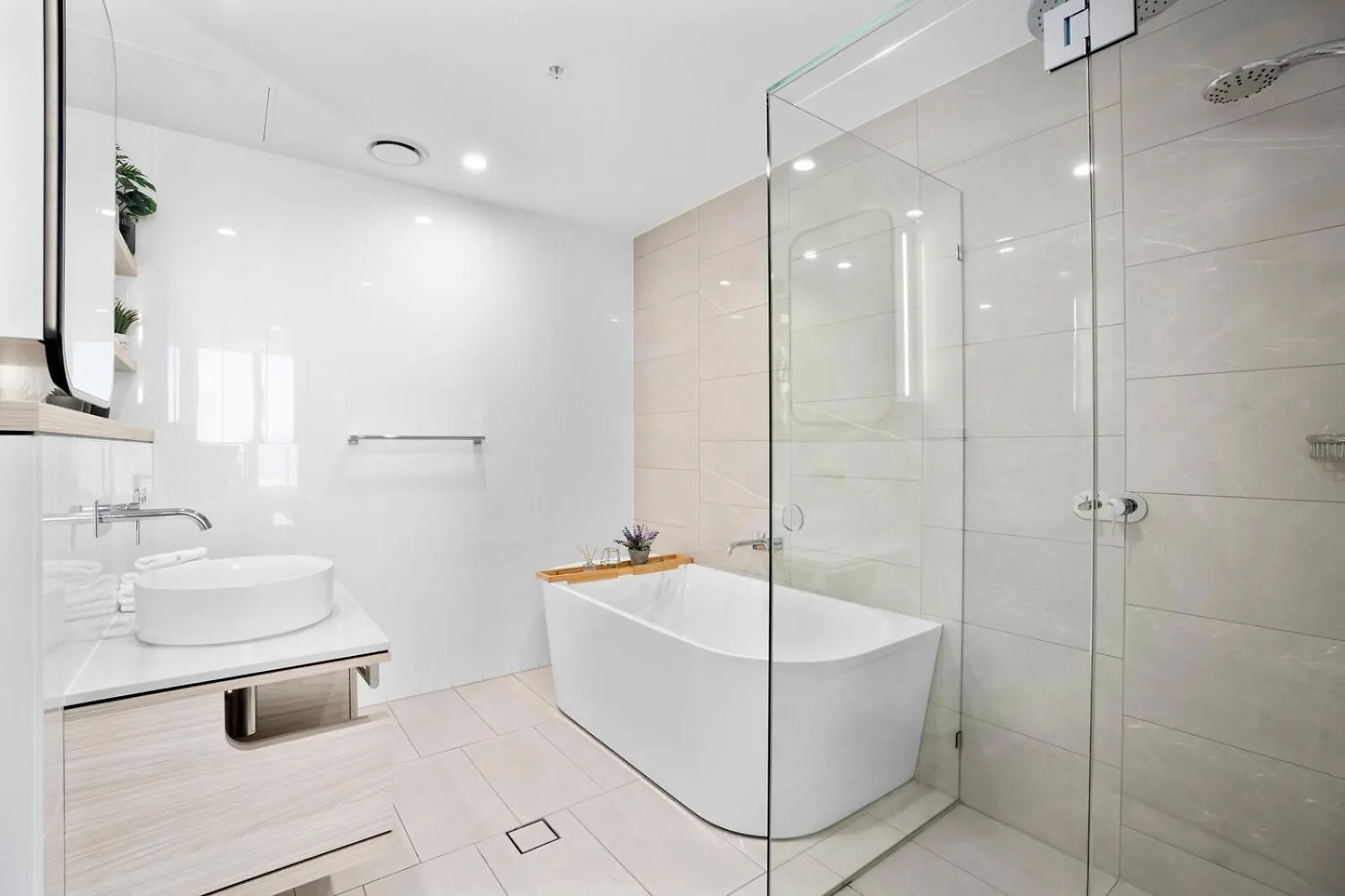 Apartment Meriton 3 Bedroom Ocean City Views Parking Gold Coast