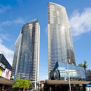 Circle On Cavill - Self Contained & Privately Managed - Wow Apartment
